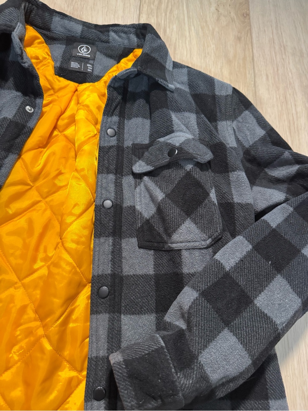 Volcom Men’s Gray/Black plaid flannel insulated shirt jacket coat size Large - Picture 4 of 16